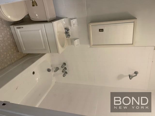 Foto del edificio - 219 E 28th St