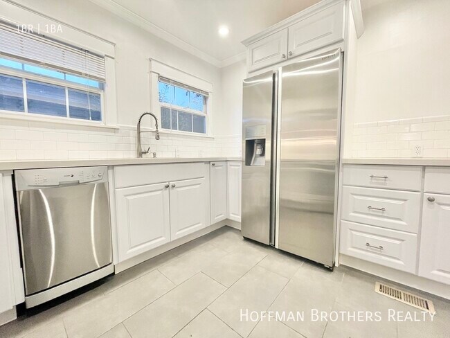 Foto del edificio - 1249 N Beachwood Dr Los Angeles, CA 90038