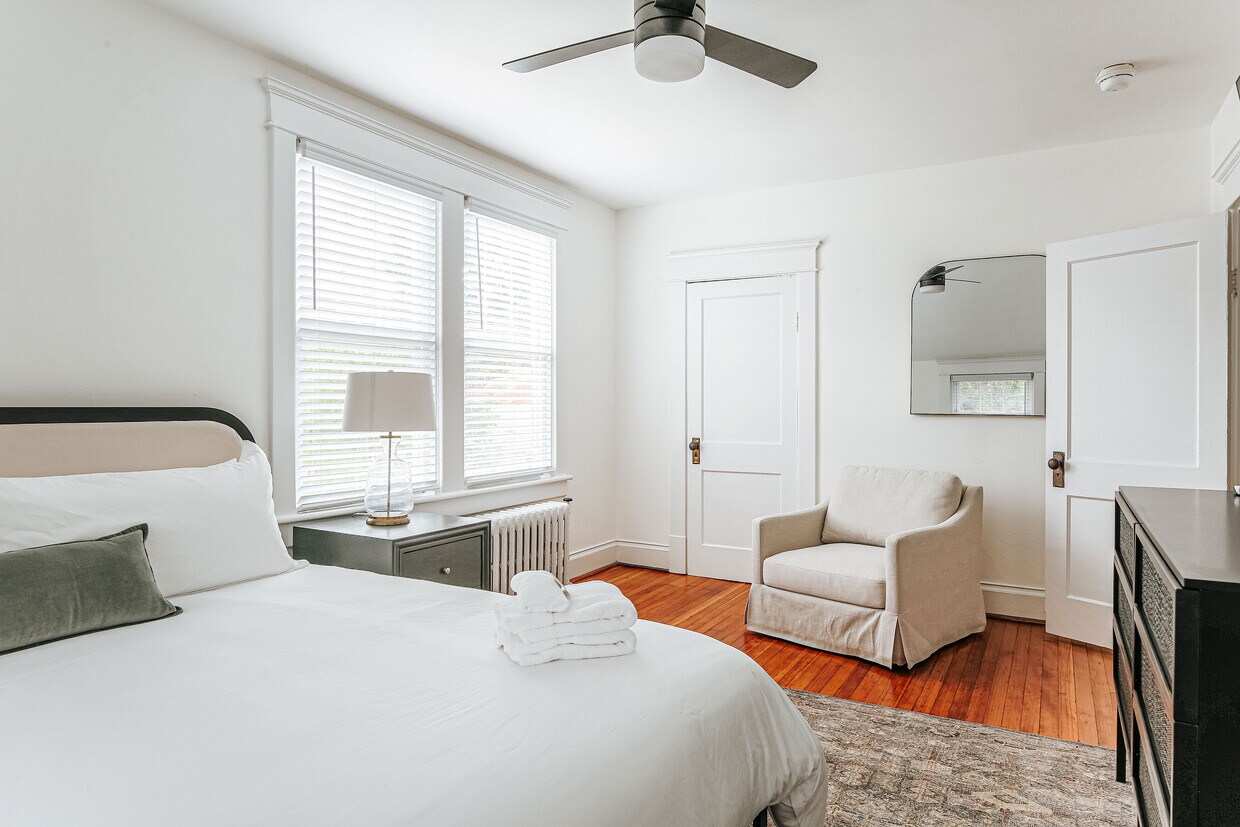 Foto principal - 126 Maywood Ln