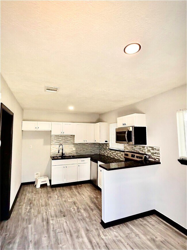 Foto del edificio - 5810 W Bellfort Ave