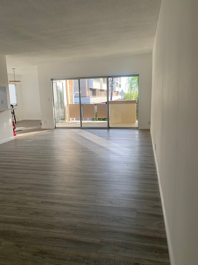 Sala de estar - 1841 N Fuller Ave
