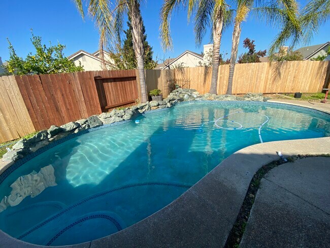 Foto del edificio - 9225 Sweetdale Ct