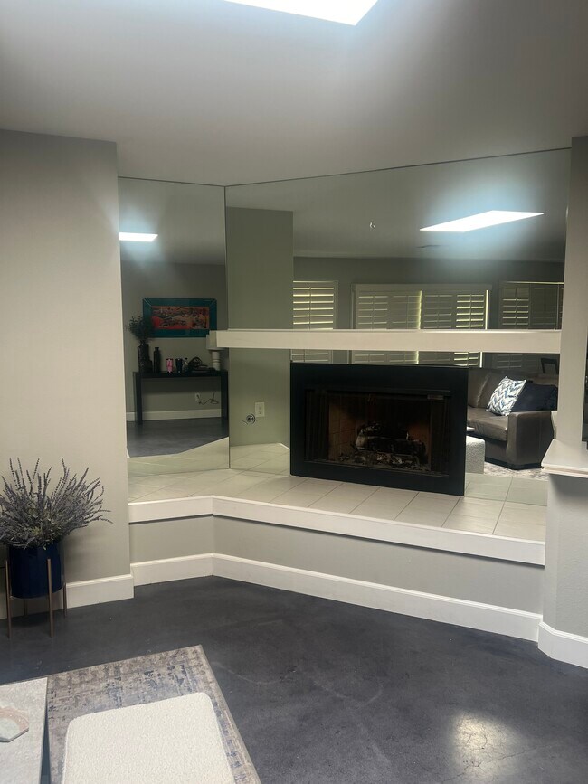Foto del edificio - 78987 Bayside Ct