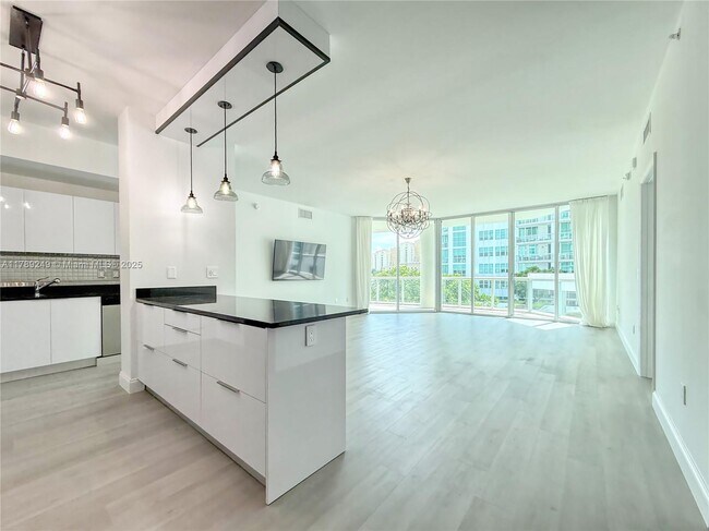 Foto del edificio - 3131 NE 188th St