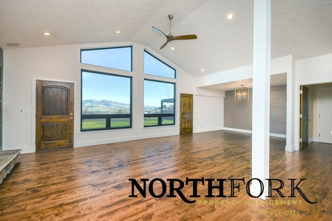 Building Photo - Exceptional Boise West Bench Home