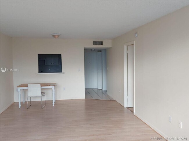 Building Photo - 1300 NE Miami Gardens Dr