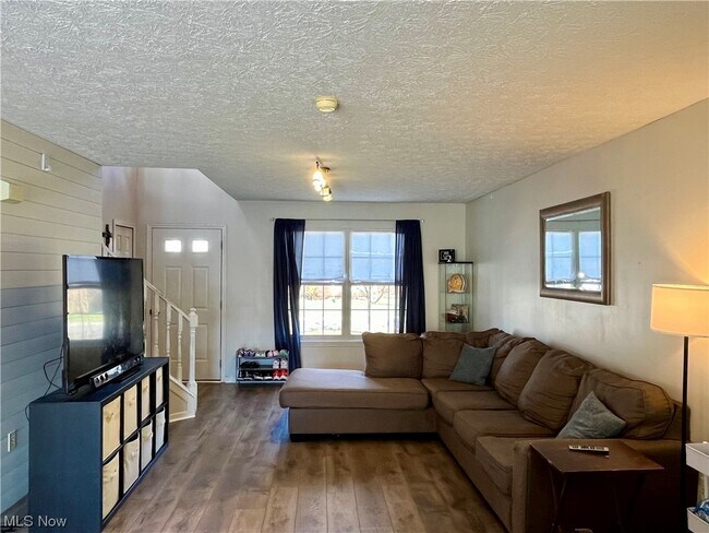 Foto del edificio - 33887 Gloria Ave