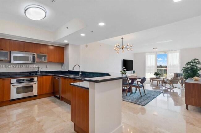 Foto del edificio - 14951 Royal Oaks Ln