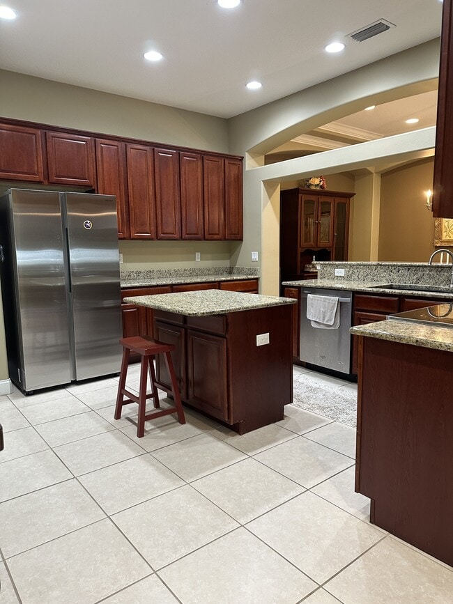 Building Photo - 8667 Villanova Dr