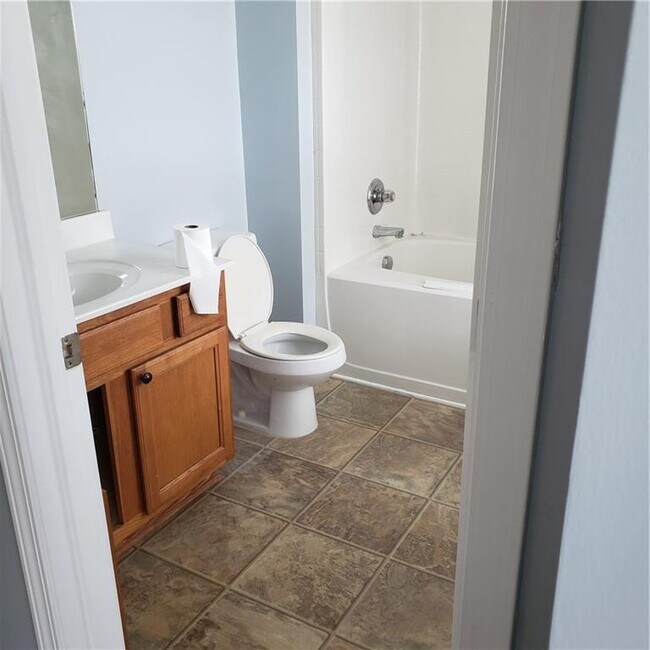 Foto del edificio - 1636 Little Creek Dr