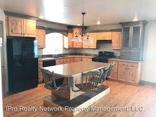 Building Photo - 4 br, 3.5 bath House - 201 East 1600 North