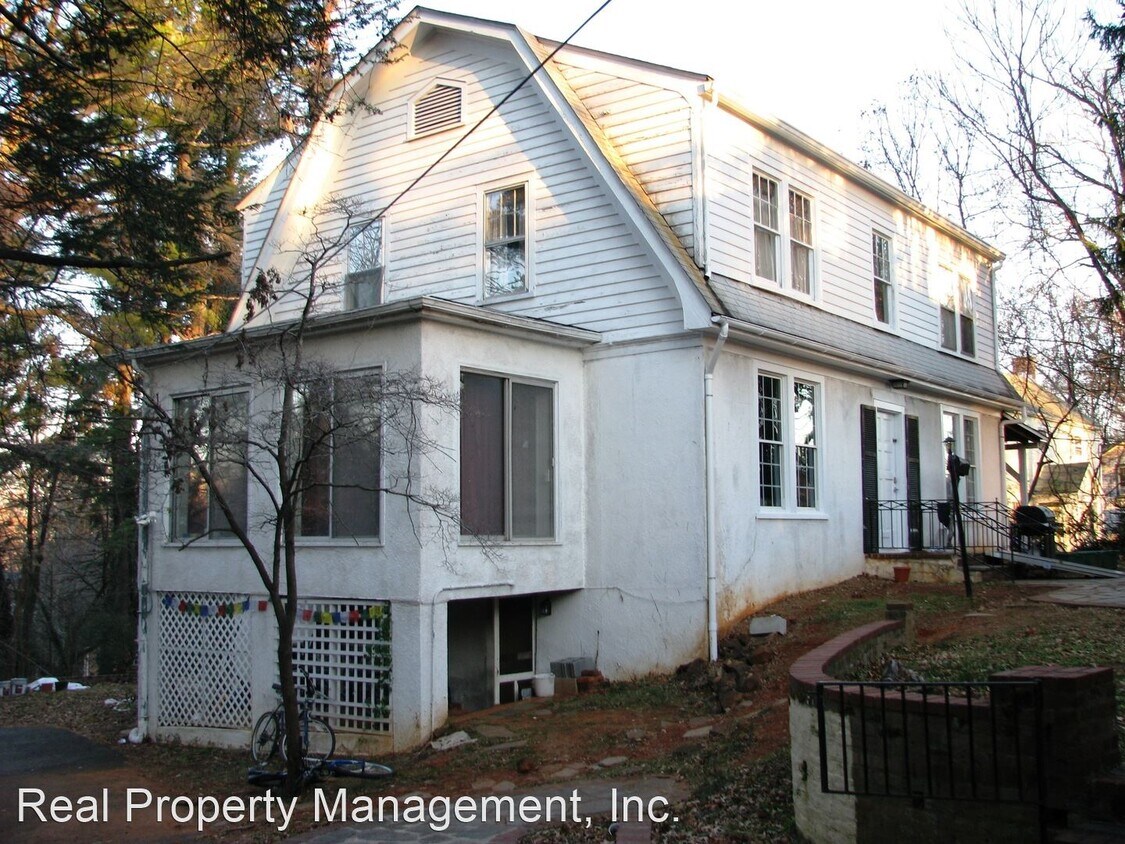 110 Maywood Ln, Charlottesville, VA 22903