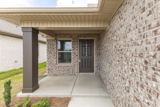 Building Photo - Beautiful home available for rent