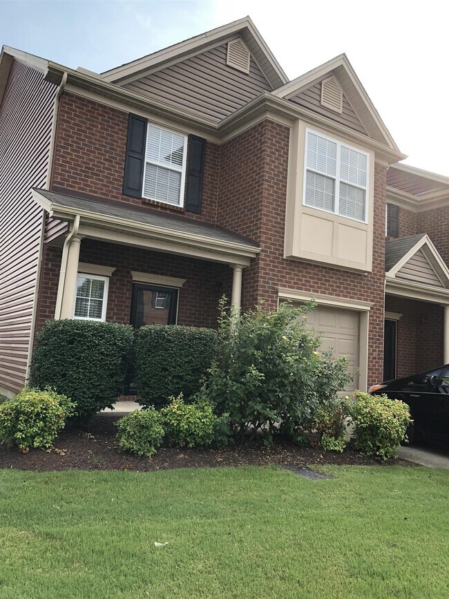 Building Photo - 8109 Valley Oak Dr