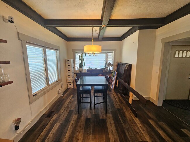 Building Photo - Beautiful Home in the Spokane