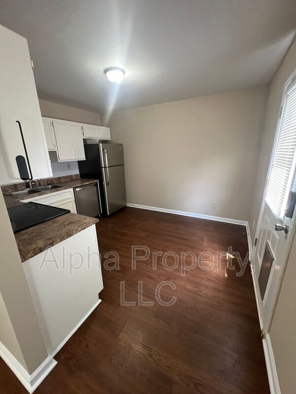 Foto del edificio - 213B Taylor Rd