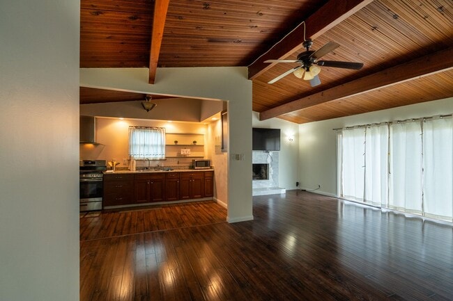 Foto del edificio - 2033 E Garvey Ave N