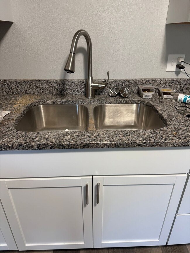 Foto del edificio - Freshly remodeled 2 bed 1bath on a cozy co...