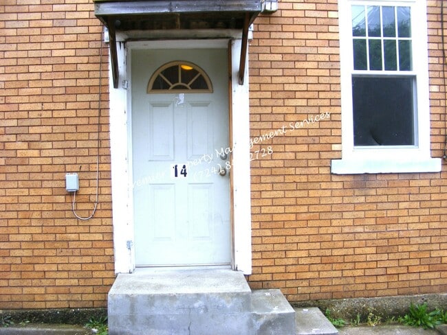 Building Photo - 699 Olive Ln