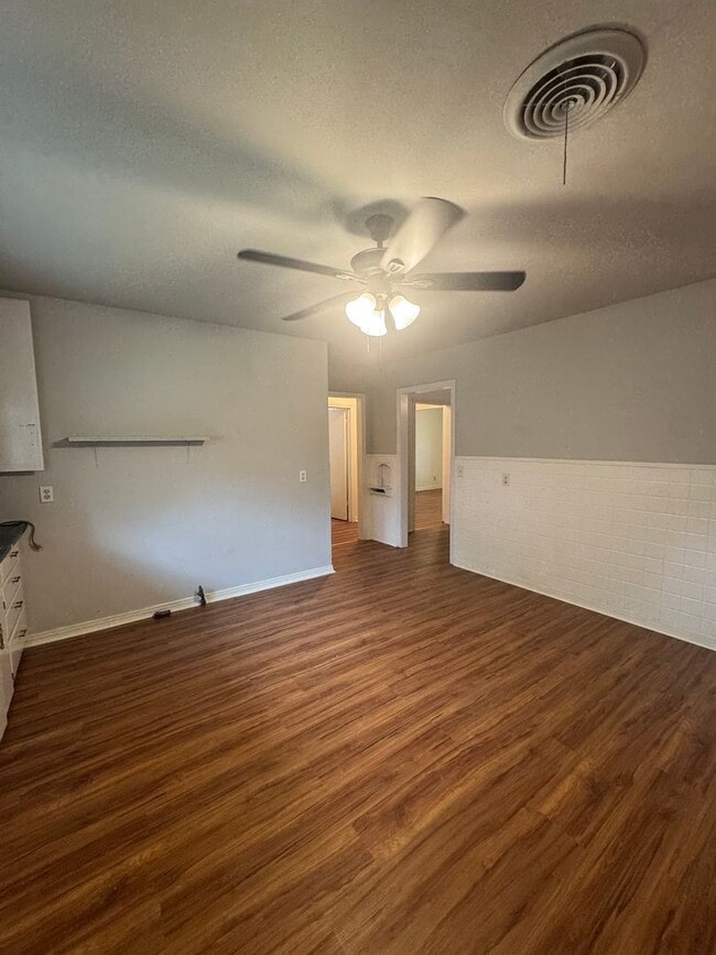 Building Photo - 1513 S Avondale St