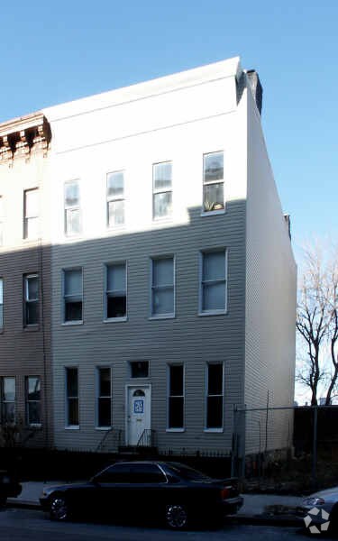 Building Photo - 51 Java St