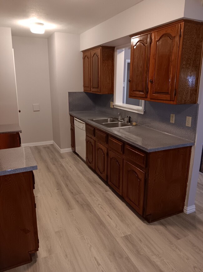 Kitchen - 2744 Meadow Gate Ln