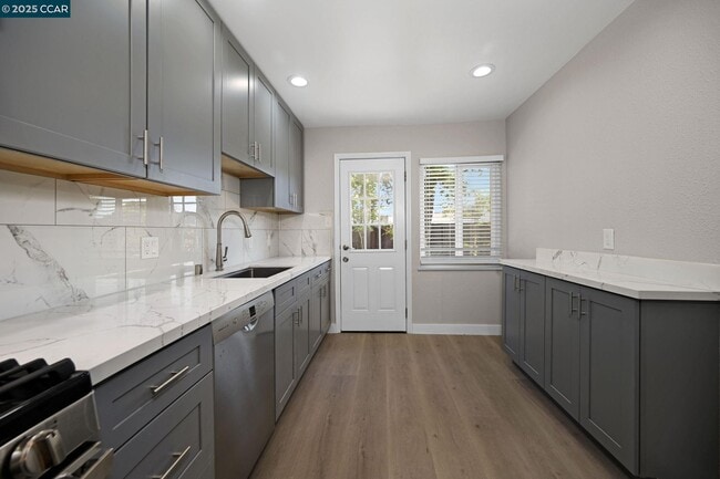 Building Photo - 880 Audrey Ct