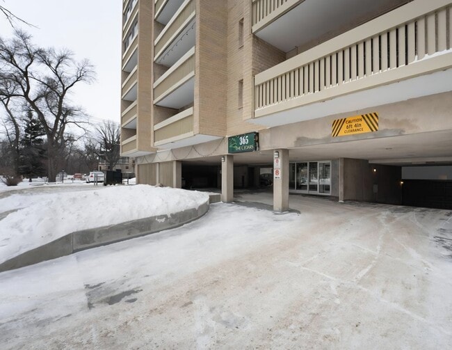 Building Photo - 365 Wellington Cres