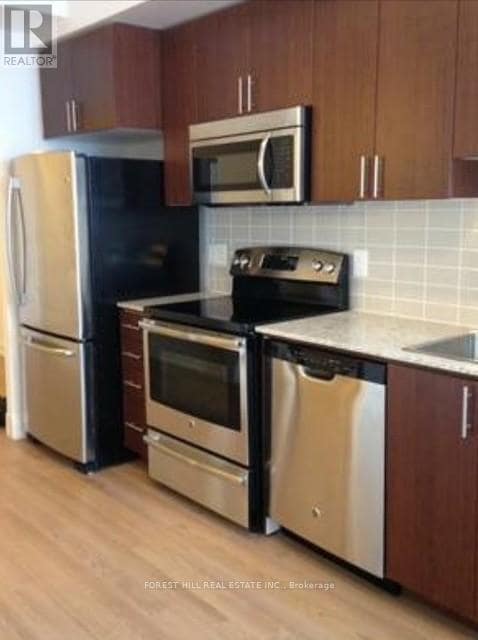 Building Photo - 7161 Yonge St