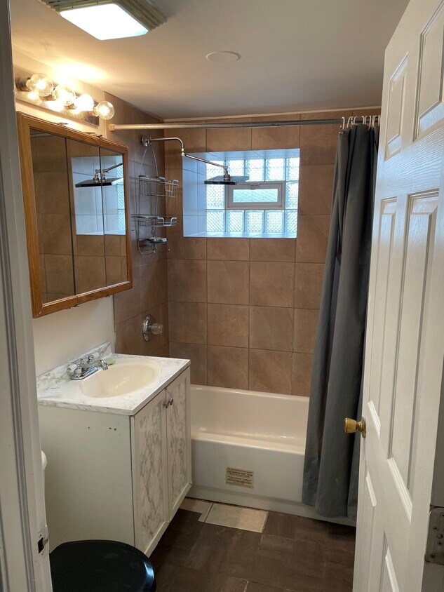 Foto principal - 631 N Spaulding Ave