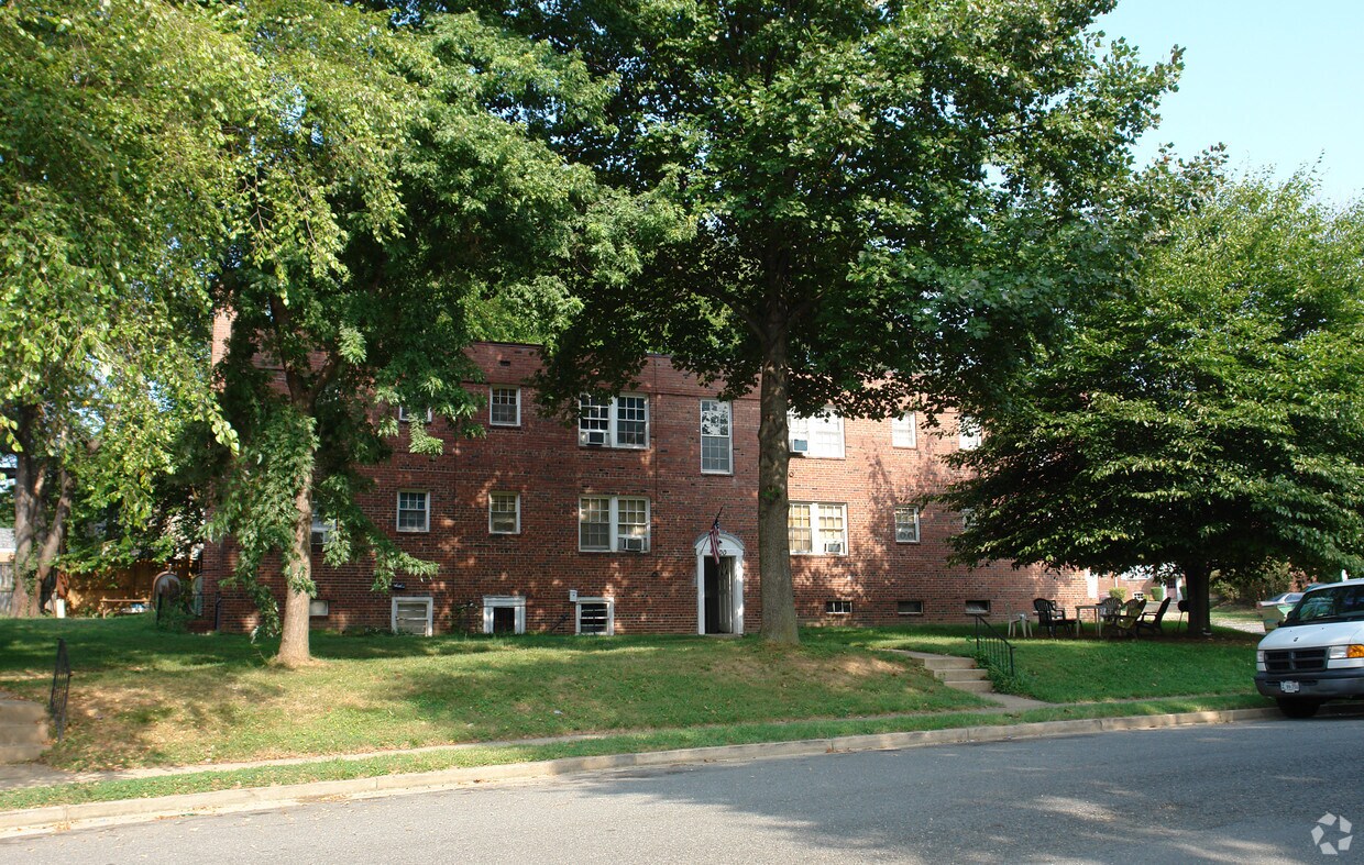 Building Photo - 1200 Kenilworth St