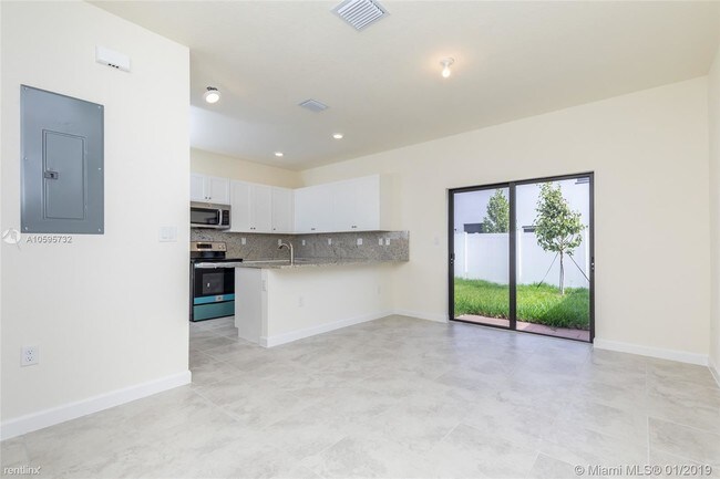 Building Photo - 3 br, 3 bath  - 10575 W 33rd Way AQUABELLA