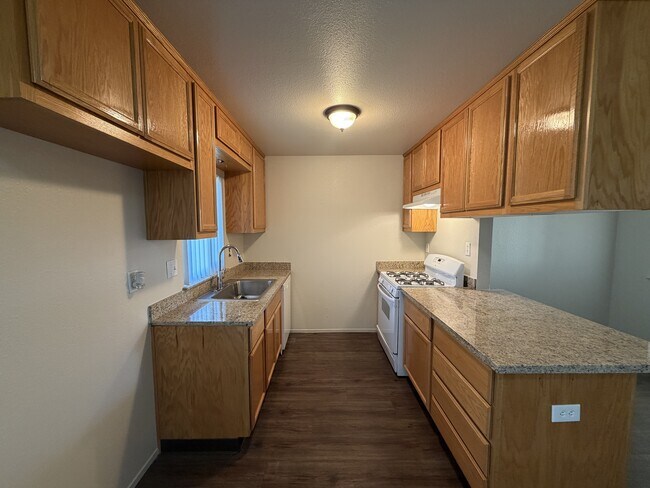 Foto del edificio - 1401 E Rumble Rd