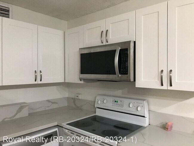 Foto del edificio - 2 br, 2 bath House - 204 Kapahulu Avenue #103