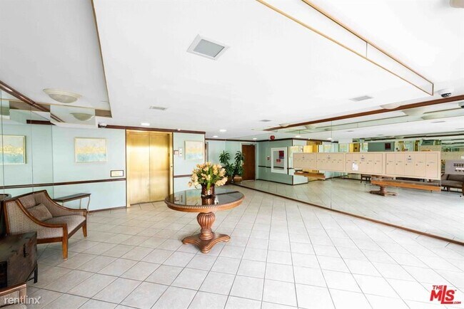 Building Photo - 2 br, 2 bath Condo - 14600 Dickens St Unit...