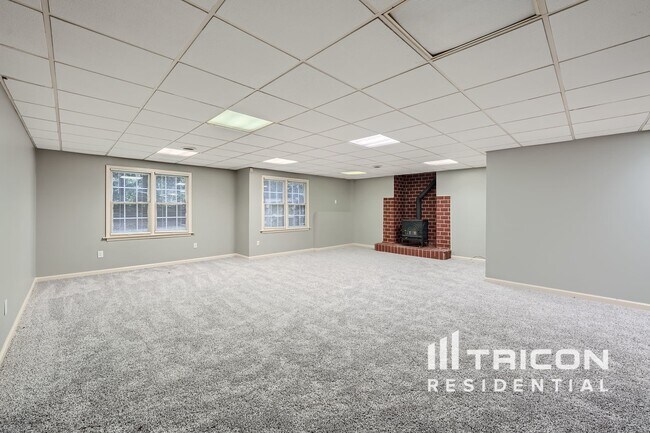 Foto del edificio - 8015 Victoria Ln