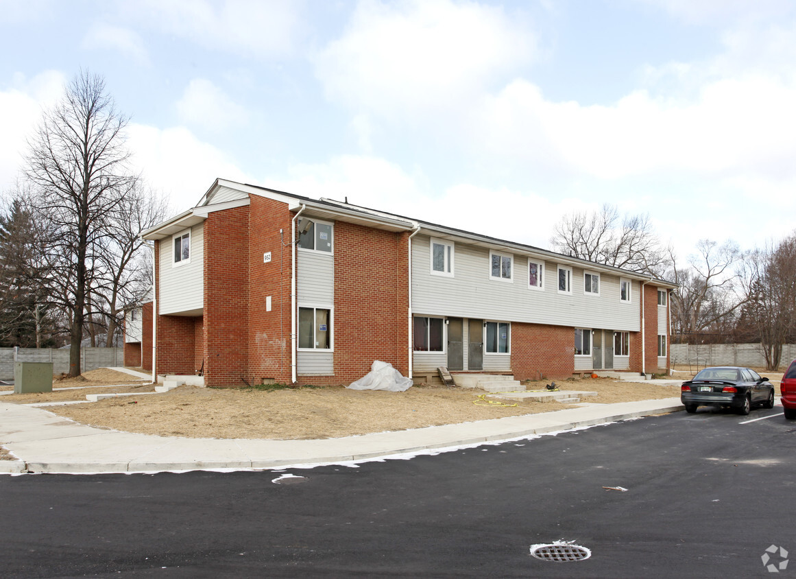 Primary Photo - Paradise Manor Apartments