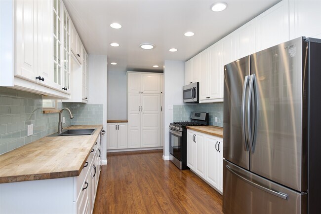 Building Photo - 12203 Boulder View Dr