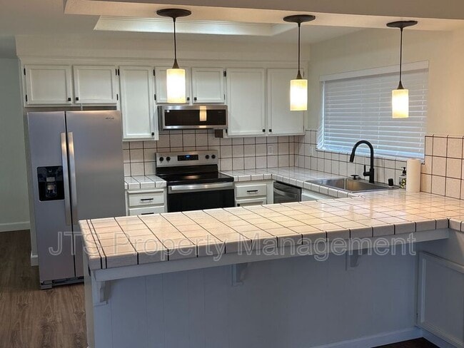 Foto del edificio - 5140 Linda Lou Dr