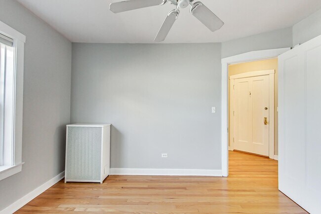 Foto del edificio - 1020 W Barry Ave