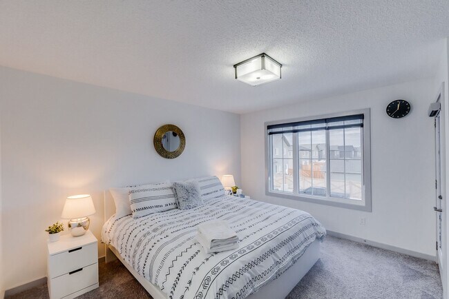 Photo du bâtiment - 1712 Graydon Hill Link SW