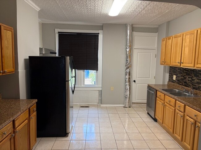 Building Photo - 250 W Fayette St