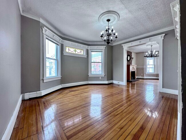 Foto del edificio - 117 Duncan Ave