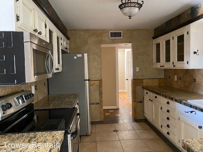 Building Photo - 3 br, 2 bath House - 1200 E. 52nd
