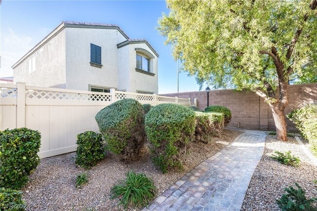 Building Photo - 744 Tree Vista Ct
