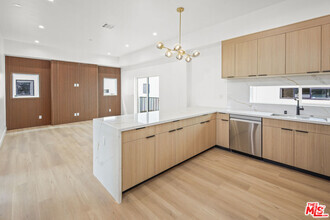 Building Photo - 11010 Hortense St