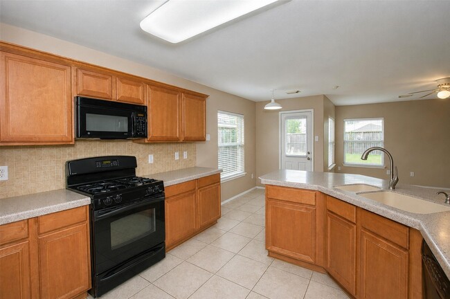 Building Photo - 4711 Buescher Ct