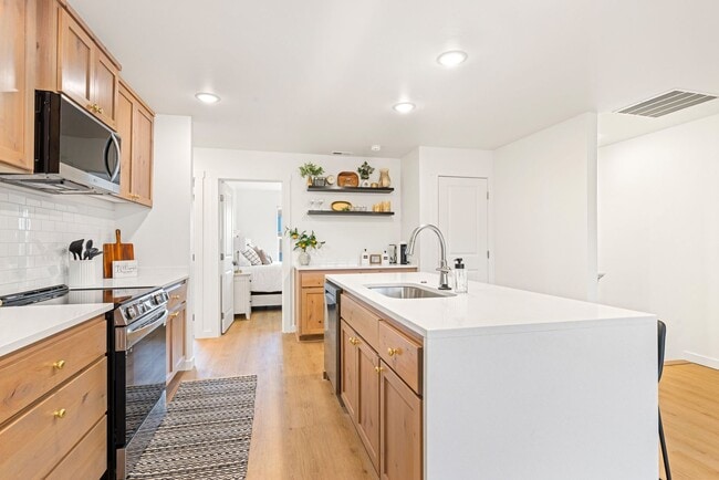 Building Photo - New Modern Construction Work Live