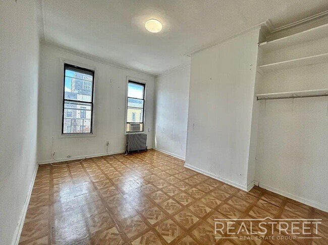 Foto del edificio - Wyckoff Avenue