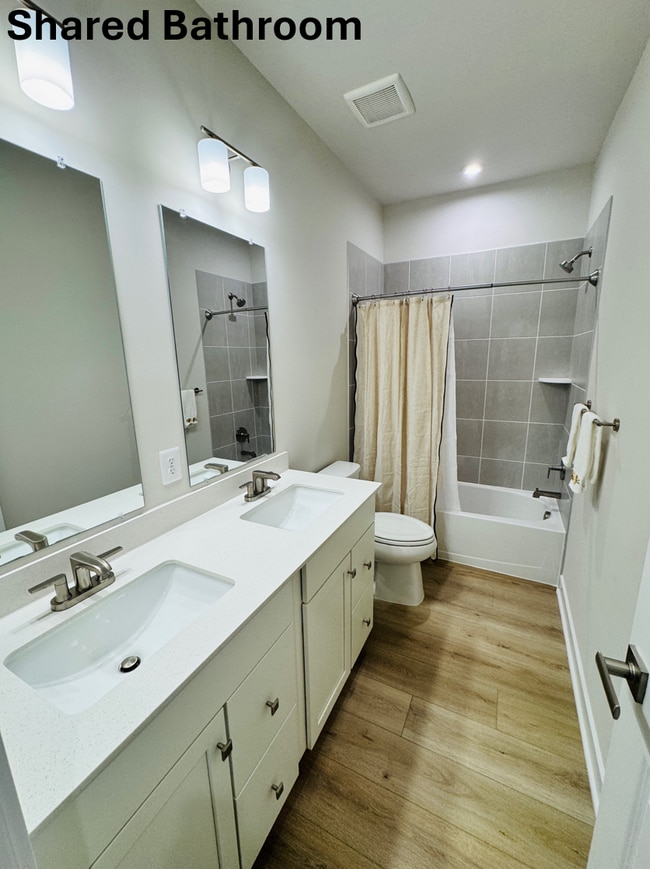 Shared Bathroom - 7868 Blackbriar Way